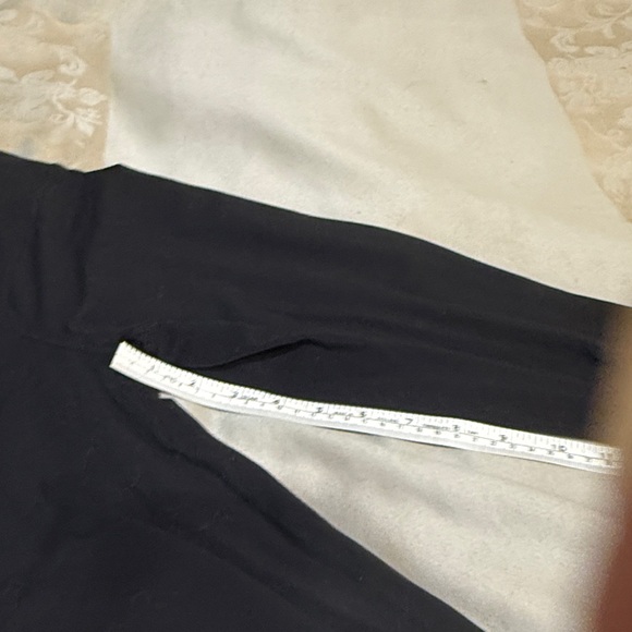 Aritzia TNA Leggings - Picture 5 of 5